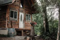 Relax at this cozy, well appointed cabin located in sunny Knik, Alaska.