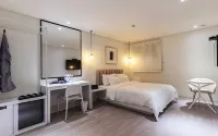Busan Haeundae Yaja - Motels