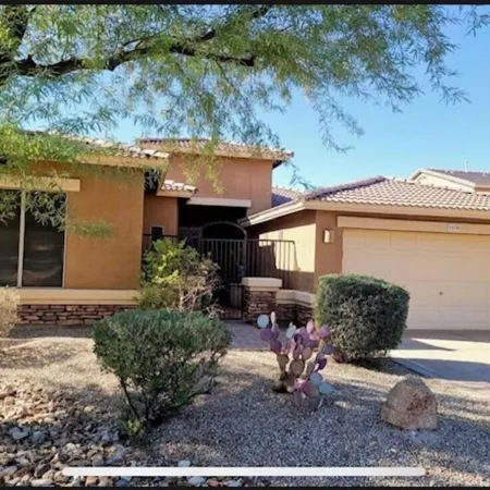 Beautiful private 4 bedroom resort (4th is a Den/Bed combo  Heated pool & spa
