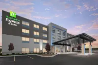 Holiday Inn Express & Suites Elkhorn - Lake Geneva Area Hotels in Delavan