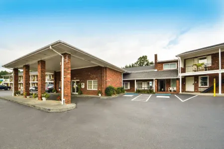 Days Inn by Wyndham West Jefferson