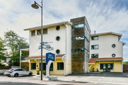 Hotel le Pavillon Bleu Отели в г. Ангрс