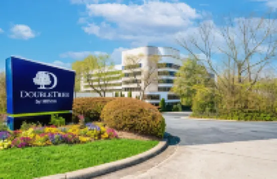 Hilton Charlotte Executive Park Hotels near Park Square