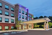 Holiday Inn Express & Suites Fayetteville