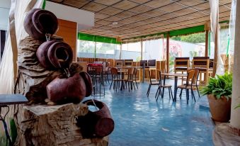 B.Maurice Guest House