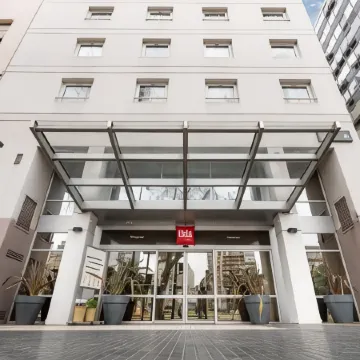 Ibis Buenos Aires Congreso Отели рядом с достопримечательностью «Ратуша Буэнос-Айреса»