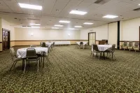 Econo Lodge Inn & Suites Conference Center Dublin