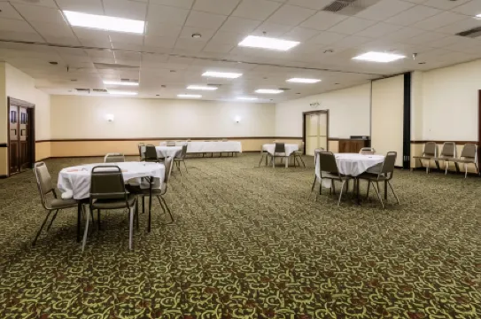 Econo Lodge Inn & Suites Conference Center Dublin