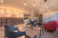 RedDoorz @ Kiaracondong Hotels in Batununggal