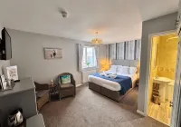 The Waterfront Inn - Homestays