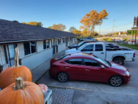 Happyland Inn Hotels in Severn