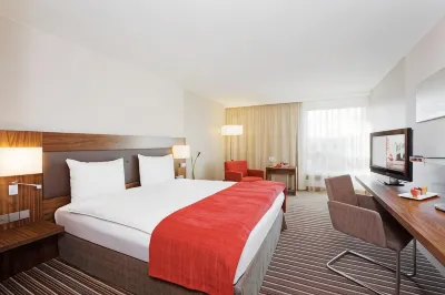 Mövenpick Hotel Zürich Airport Hotels near Sekretariat und Forum