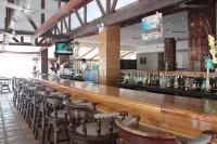Wild Orchid Beach Resort - bar