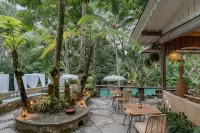 Pramana Giri Kusuma Hotel dekat Rumah Joglo - The Heartbreak & Harmony Homestead