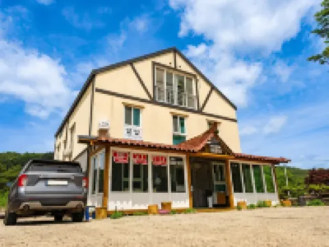 Odaesan Moonlight Hotels near Woljeongsa Temple & Fir Tree Forest