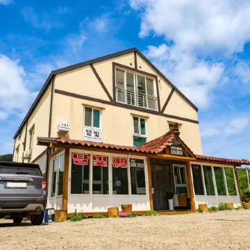 Odaesan Moonlight Отели рядом с достопримечательностью «Woljeongsa»