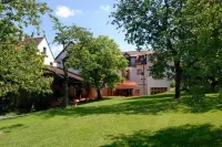 Auberge Saint Walfrid Hôtel Restaurant & Spa - parking