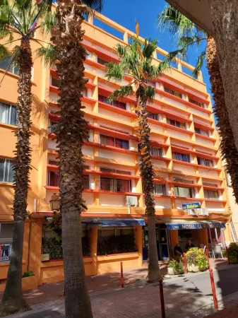 Le Richelieu Отели в г. Ллоро