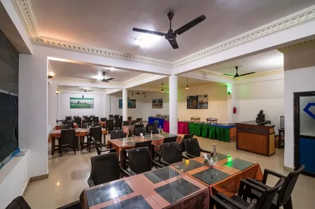 Jasmine Palace Отели рядом с достопримечательностью «Chowara Beach»