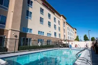 Hampton Inn & Suites Pittsburg - Pools