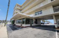 Direct Oceanfront Studio with Balcony, King Bed, Kitchenette, and Wifi