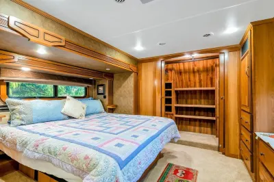 Luxury 41 food fifth wheel Redwood travel trailer Các khách sạn gần Vancouver Giants