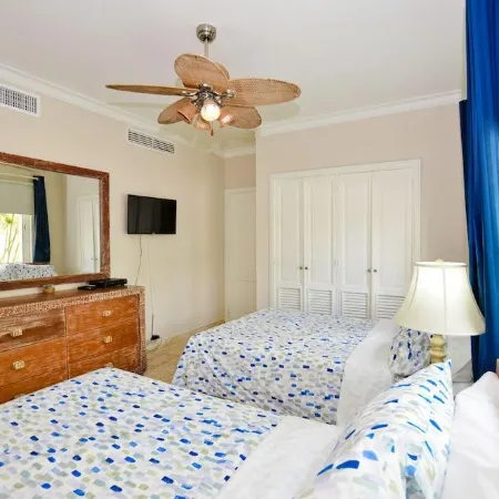 Beachfront Oversized 1 Bedroom Condo, Playa Turquesa