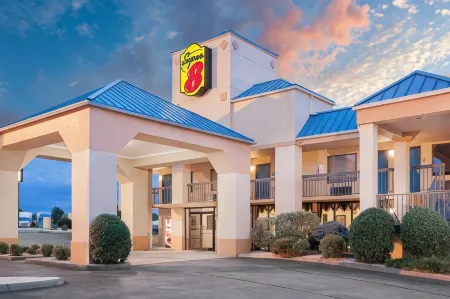 Super 8 by Wyndham Bulls Gap Greeneville Area