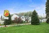 Super 8 by Wyndham Manistee