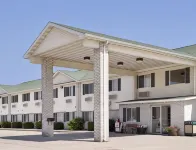 Days Inn by Wyndham Evansdale Waterloo