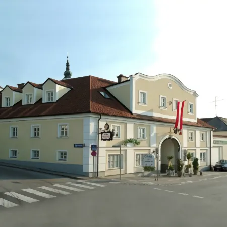 Hotel Biedermeier Hof Отели в г. Шердинг