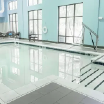 햄프턴 인 & 스위트 체서피크-스퀘어 몰