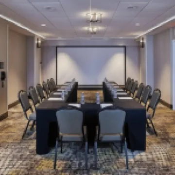 ダブルツリー バイ ヒルトン ローリー クラブツリー バレー