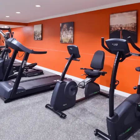Best Western Plus La Mid-Town Hotel Отели рядом с достопримечательностью «Театр Уилтерн»