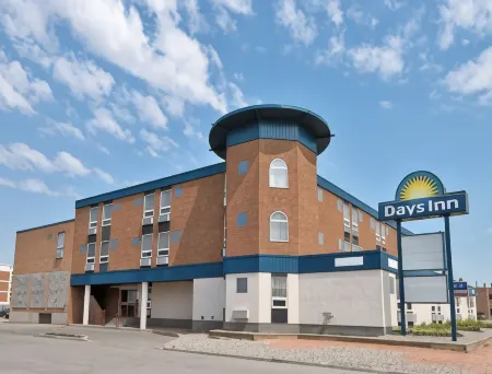 Days Inn by Wyndham Estevan Отели в г. Эстеван