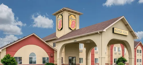 Super 8 by Wyndham Gretna Hotel a Melia-Forest City