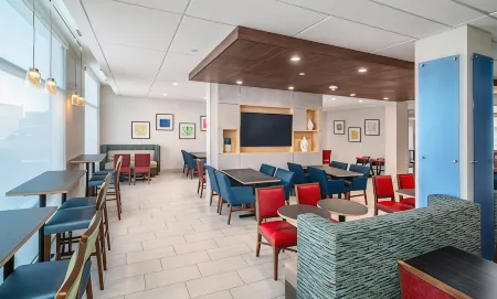 Holiday Inn Express & Suites Brandon Отели в г. Брандон