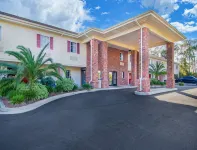 SureStay Hotel by Best Western Brunswick Отели рядом с достопримечательностью «Государственный заповедник Форт Фредерика»