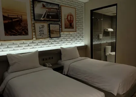 Expressia Hotel Makassar Отели рядом с достопримечательностью «Kodingareng Keke Island»