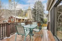 4 bedroom Luxury Mountain Chalet with private hot tub