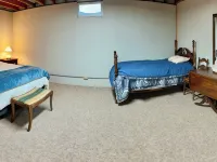 10 acres of woodland PRIVACY:  charming 3-bedroom home by Manistee w/ WiFi, AC Hotels in Filer Charter Township