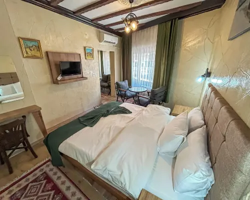 Arifbey Konagi Hotels near Alauddevle Mosque