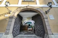 Giselle Buda Castle Hotel a 