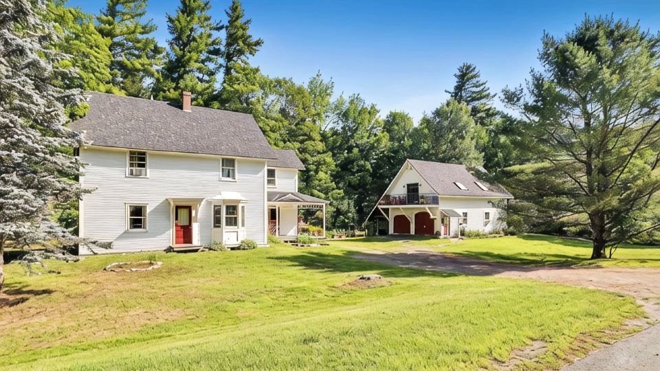 Entire Rustic Farmhouse minutes from Jay Peak