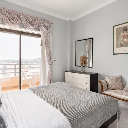 GuestReady - Vibrant flat with  balcony