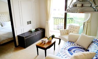Three Bears, Thailand Pattaya Venetian Apartment