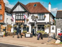 The Stag Hotel and Mailmans Arms Hotel a Lyndhurst