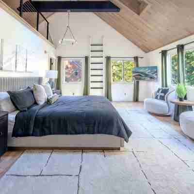NEW-Stowecation-Lux 5bd-Hot Tub-Sauna-Game Room Rooms