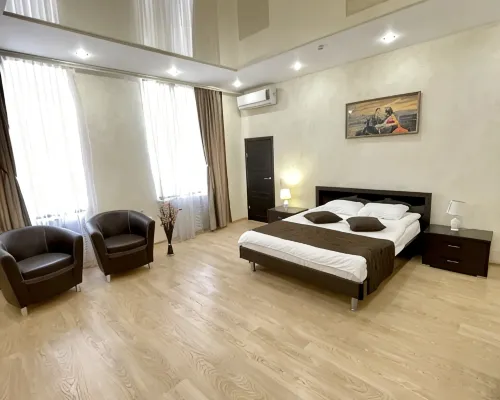 โรงแรมอัลฟ่า โรงแรมในเปียนซา