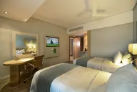 Holiday Inn MAURITIUS MON TRESOR by IHG - parking